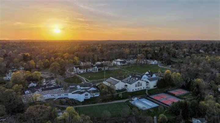 Greenwich Country Day its first fullsize senior class to its