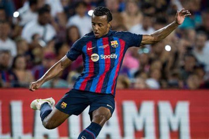 Jules Kounde makes FC Barcelona debut