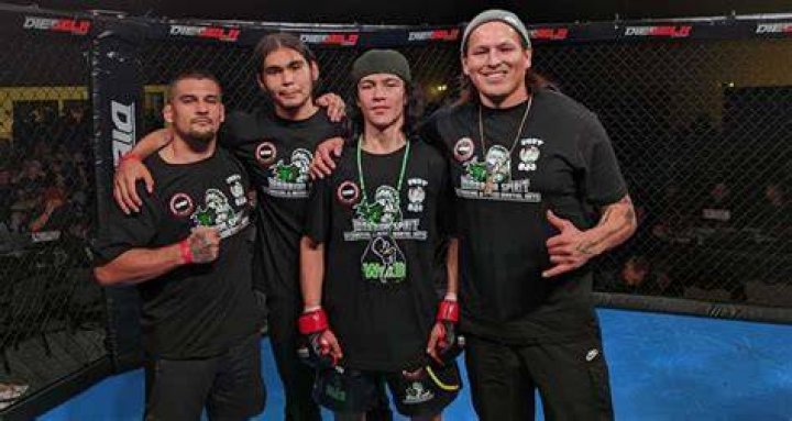 MMA Fighter Wins Match With A Sweet Chin Music [Video]